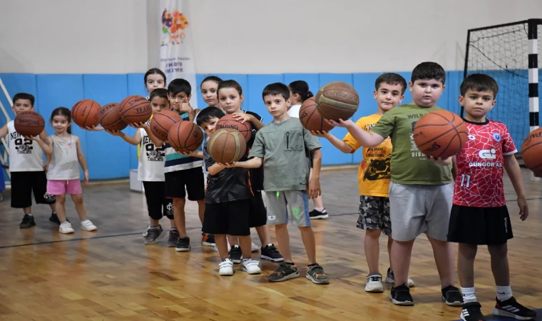 Yeşilyurt Belediyesi’nden Miniklere Basketbol Kursu