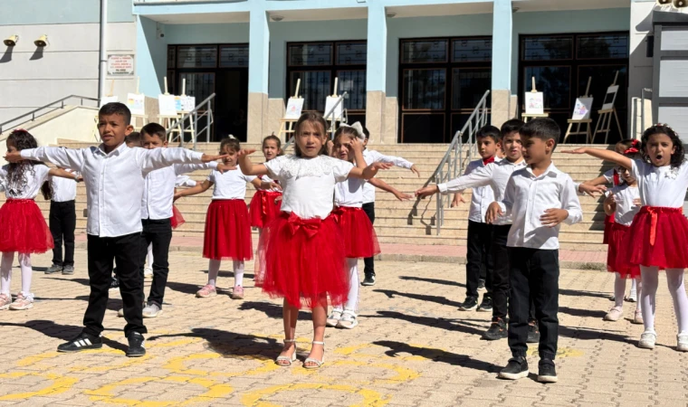 Arapgir’de İlköğretim Haftasına Özel Kutlama