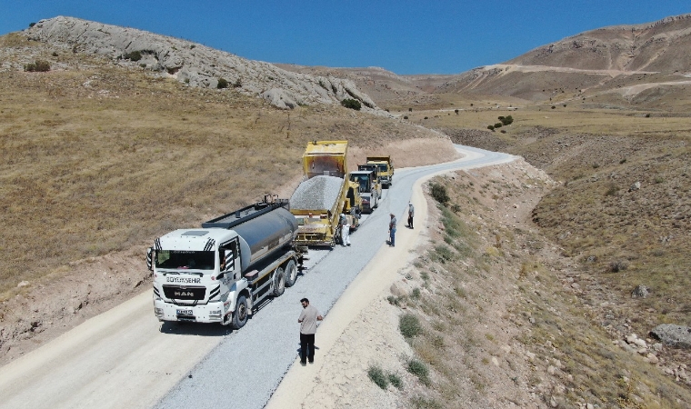 Malatya Büyükşehir Belediyesi Darende'nin Yollarını Düzenliyor