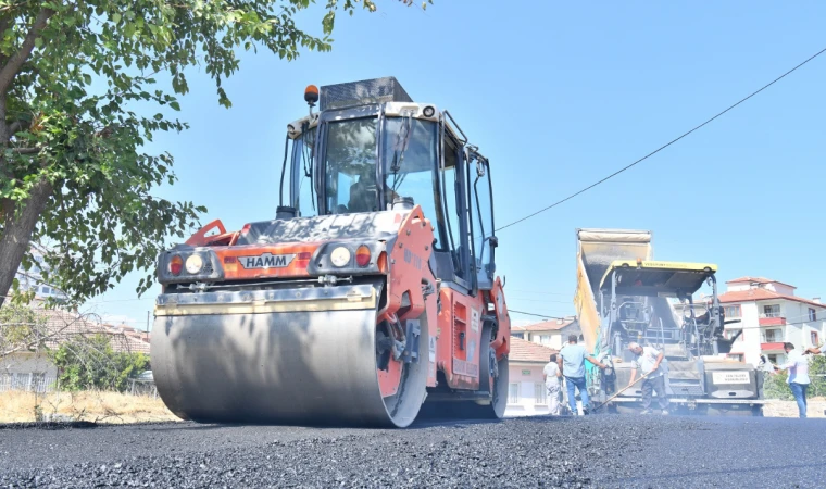 Yeşilyurt Belediyesi O Mahalleye Asfalt Seriyor