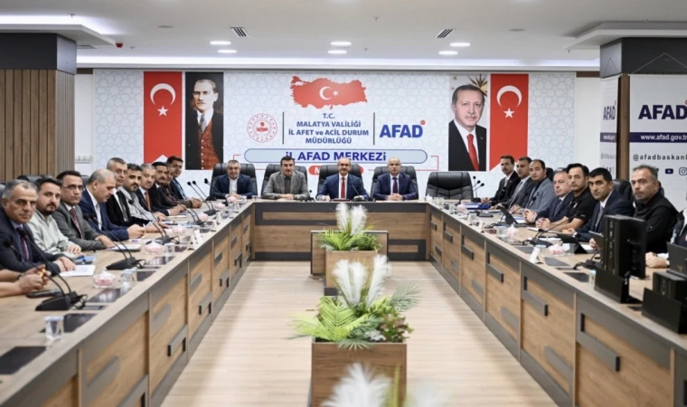 Malatya Valisi Seddar Yavuz Müteahhitlerle Görüştü