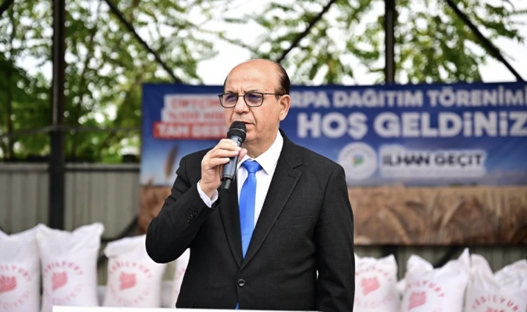Yeşilyurt Belediyesi Çiftçilere Tonlarca Arpa Dağıttı