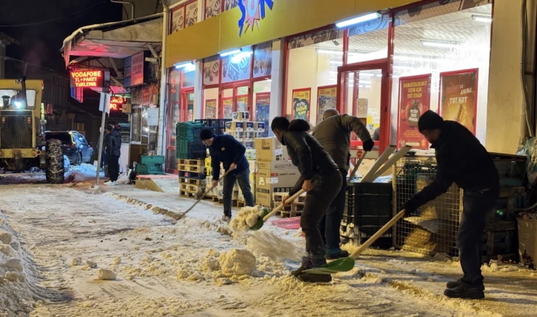 Arapgir’de Kar Mesaisi 7/24 Devam Ediyor