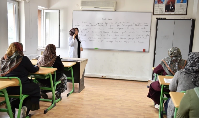 Topsöğüt’te Kursiyerler Belgelerini Aldı