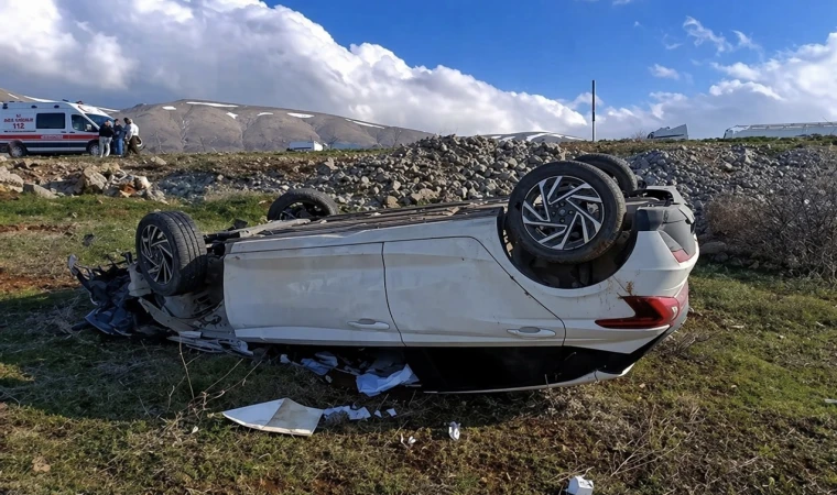 Malatya Doğanşehir’de Otomobil Şarampole Devrildi