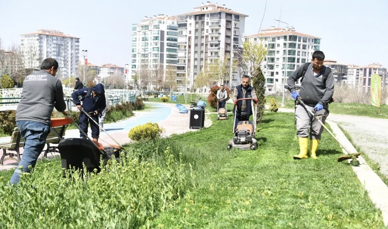 Yeşilyurt’ta Yeşil Alanlar Yaz’a Hazırlanıyor