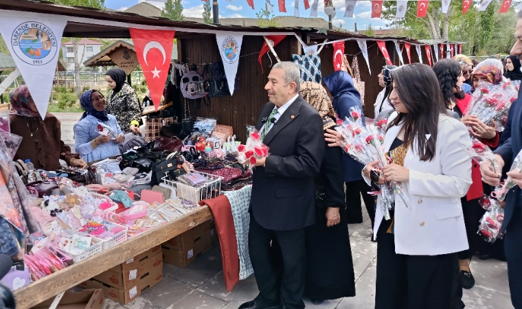 Darende'de Anneler Günü Şenliğine Yoğun İlgi