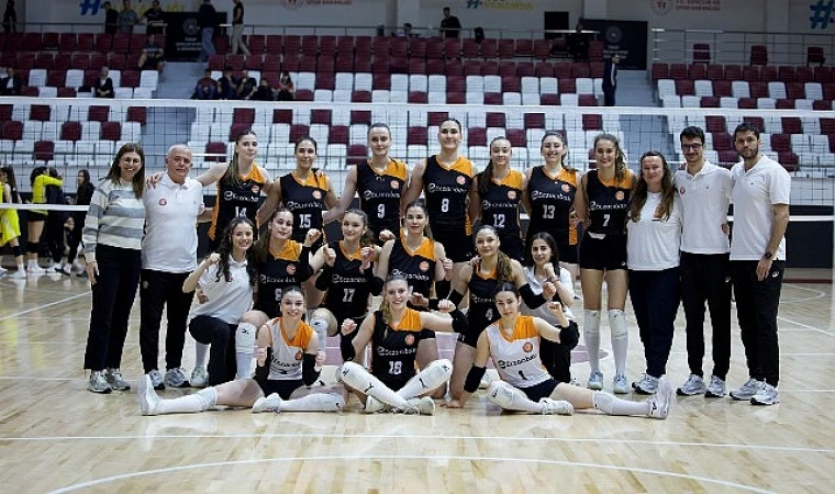 Eczacıbaşı Genç Kız Takımı Finalde!