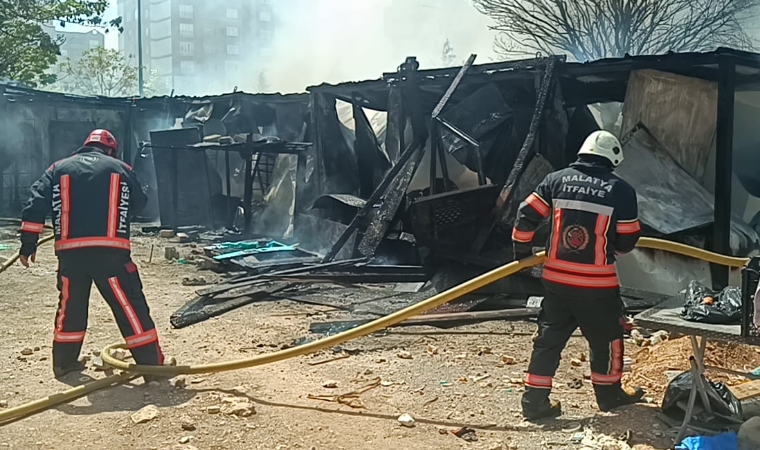 Malatya Bostanbaşı’nda Şantiye Yangını Korkuttu!