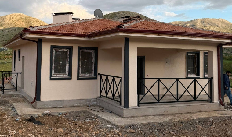 Malatya'da Fırsatçı Şahıs TOKİ Köy Evine Milyonlar İstedi!