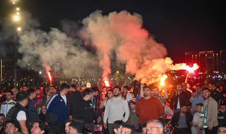 Yeşilyurtspor Finale Yükseldi, Malatya Meydanlara Döküldü!