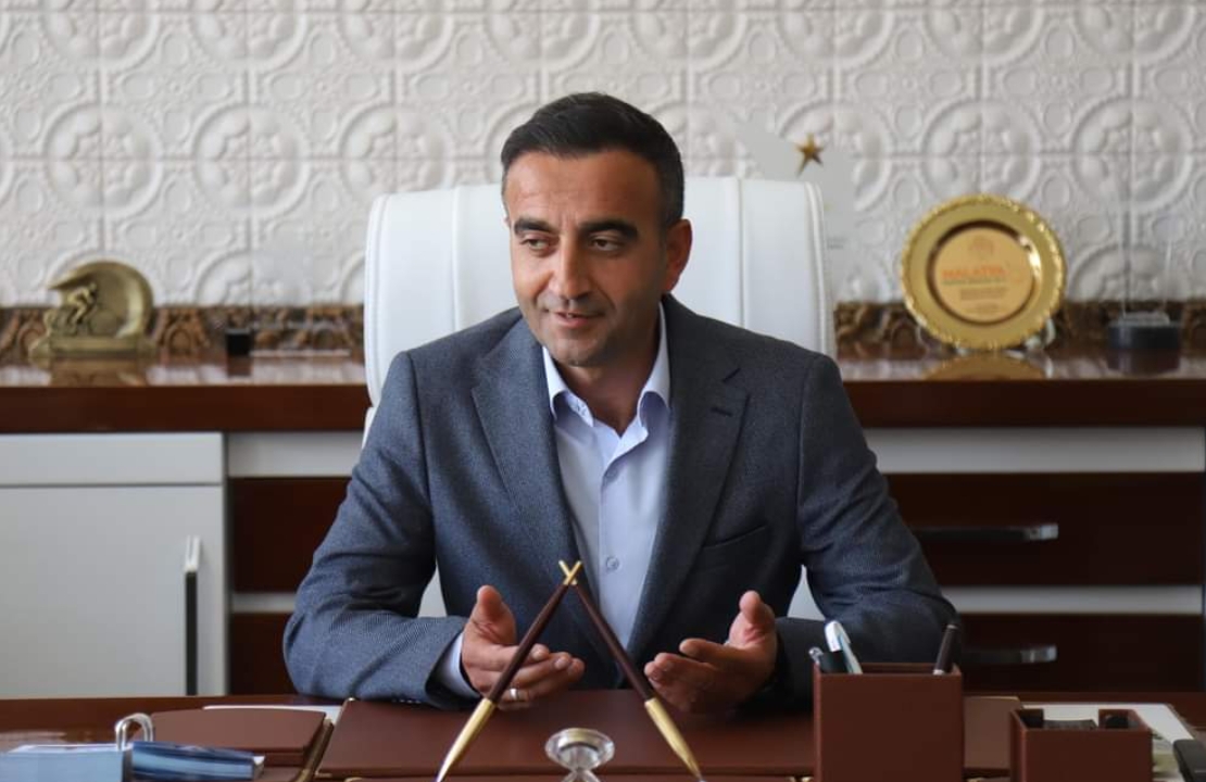 AK Parti Akçadağ Belediyesi Cumhurbaşkanı Erdoğan'ı Takmadı