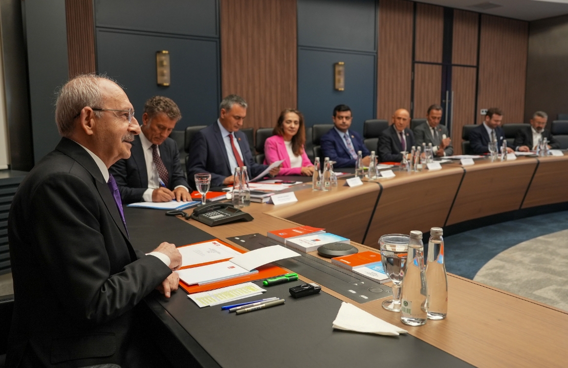 CHP'de Veli Ağbaba ve 8 Vekil Disiplin Kuruluna Sevk Edildi