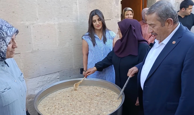 Darende'de Kadın Esnafların Aşuresi Gönülleri Isıttı