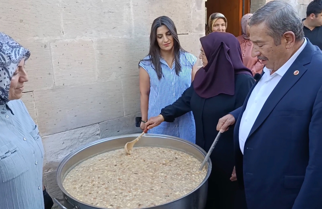 Darende'de Kadın Esnafların Aşuresi Gönülleri Isıttı