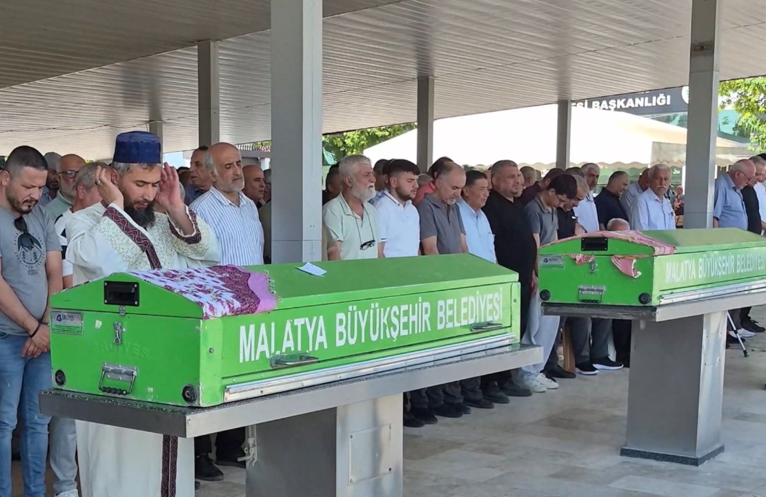 Malatya’daki Aile Faciasında Anne ve Kız Son Yolculuğuna Uğurlandı