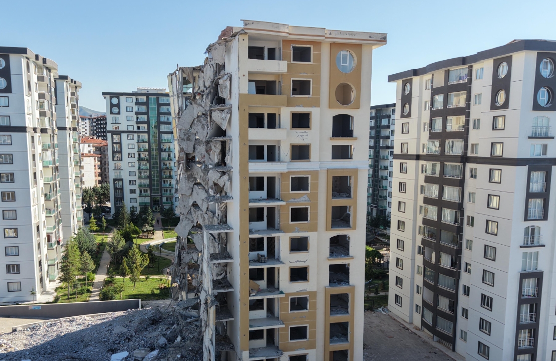 Şehristan’da İş Makineleri Zorlandı Çalışmalar Durdu