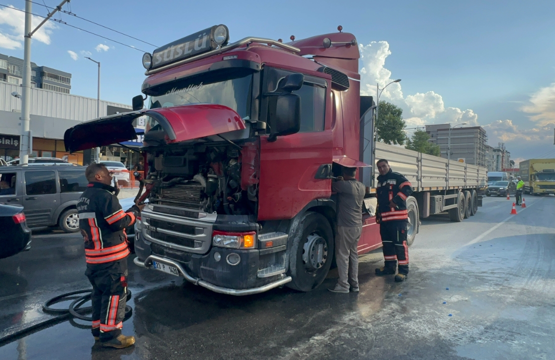 Çevreyolu’nda Seyir Halindeki Tırda Yangın