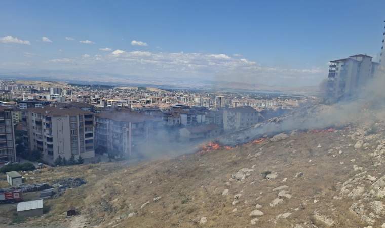 Malatya Çöşnük’te Ot Yangını Korkuttu!