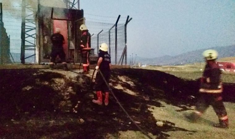 Malatya-Elazığ Yolundaki Baz İstasyonunda Yangın Çıktı