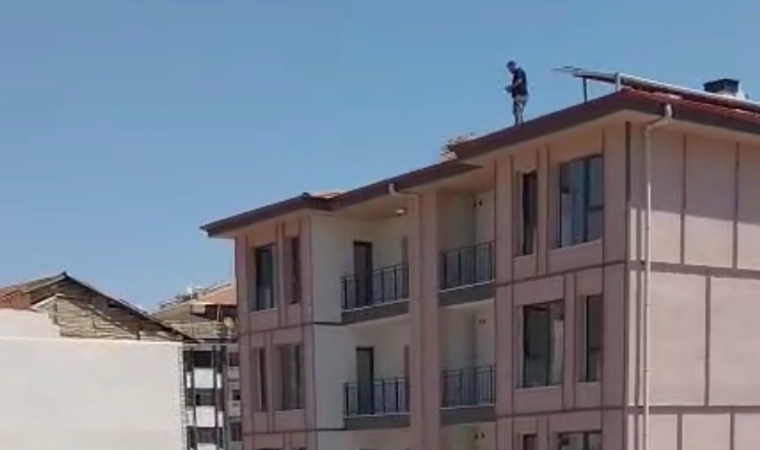Malatya'da Parasını Alamayan İşçi TOKİ Çatısına Çıktı!