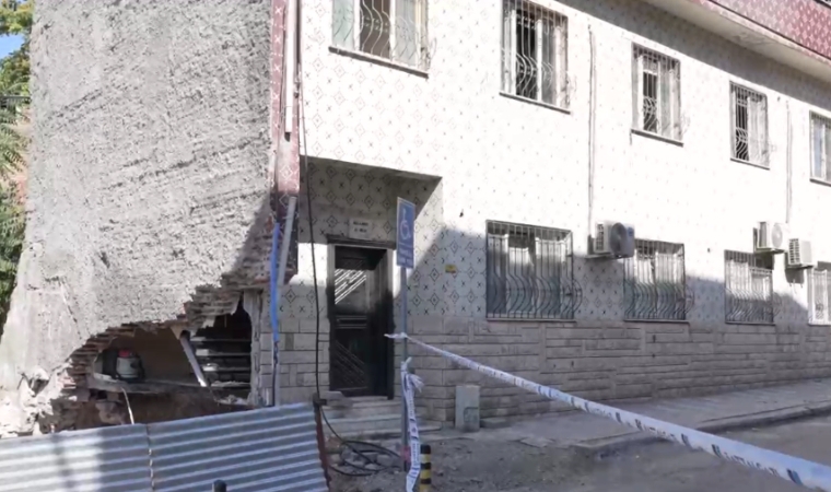 Malatya'da Tahliye Edilen Binada Tehlike Büyüyor