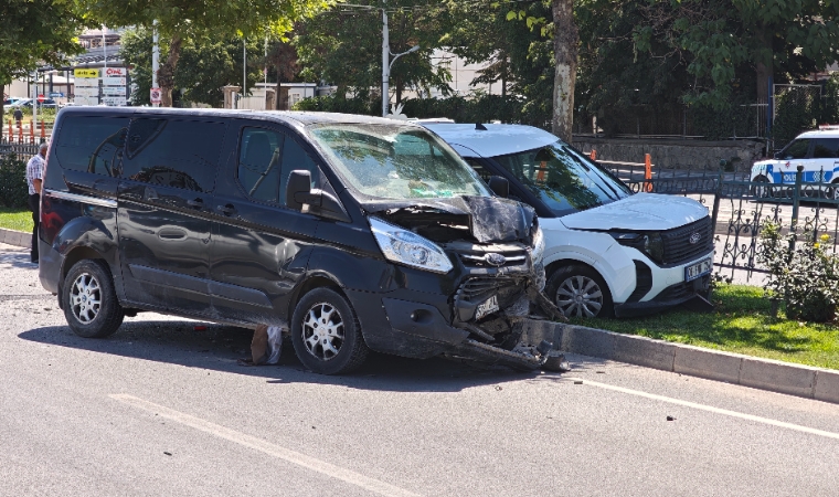 Malatya'da Üç Araç Birbirine Girdi: 3 Yolcu Yaralandı
