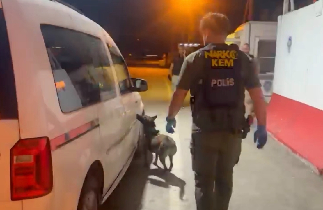 Narkotik Köpeği Tepki Verdi, Gizli Bölmeden Uyuşturucu Çıktı