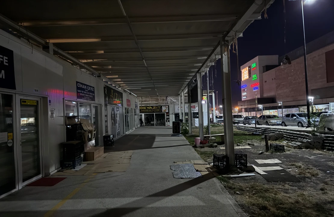 Geçici Ticaret Merkezi Karanlıkta, Esnaf Çözüm Bekliyor