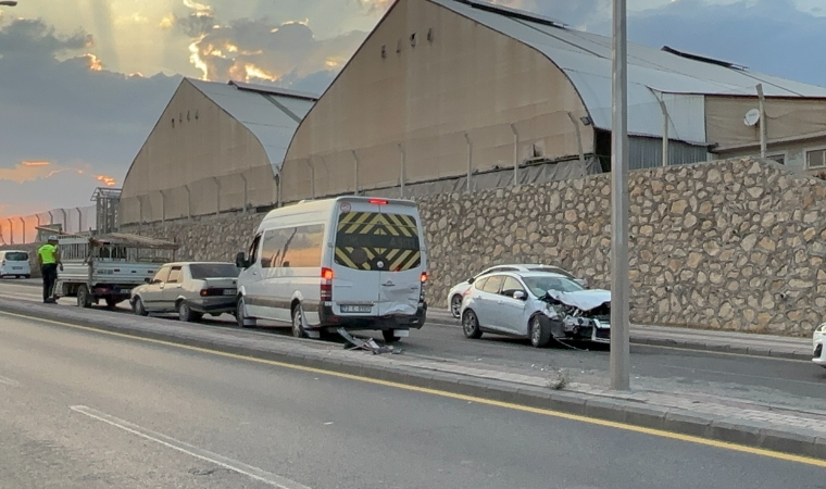 Malatya Anayurt Bulvarı’nda Zincirleme Kaza Trafiği Kilitledi!