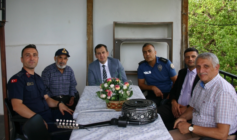 Cümbüş Ustası Kadir Durak’a 90. Yaş Sürprizi