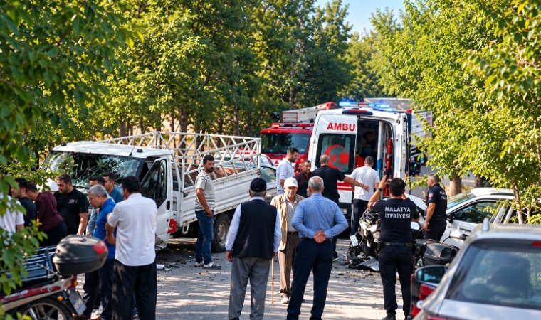 Malatya’da 2 Araç Birbirine Girdi: 2 Yaralı