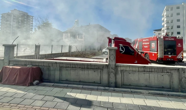 Malatya’da Kuru Otların Yakıldığı Sırada Yangın Çıktı