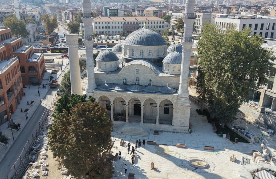 Şemsiye Sokak ve Yeni Cami Ay Sonunda Açılıyor