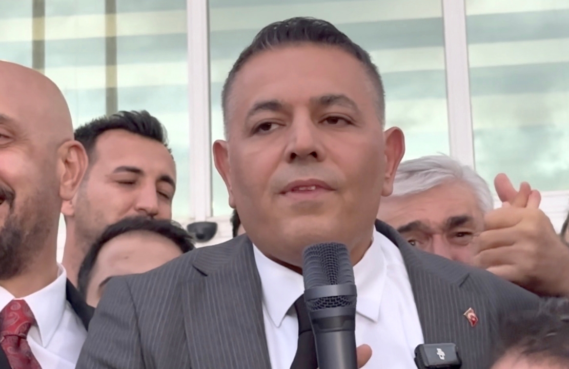 Sadıkoğlu: “Burası Siyaset Meydanı Değil”