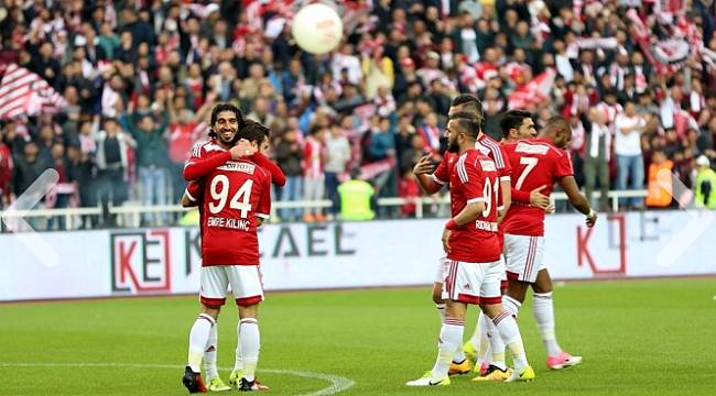 Yeni Malatyaspor Kupayı Hediye Etti