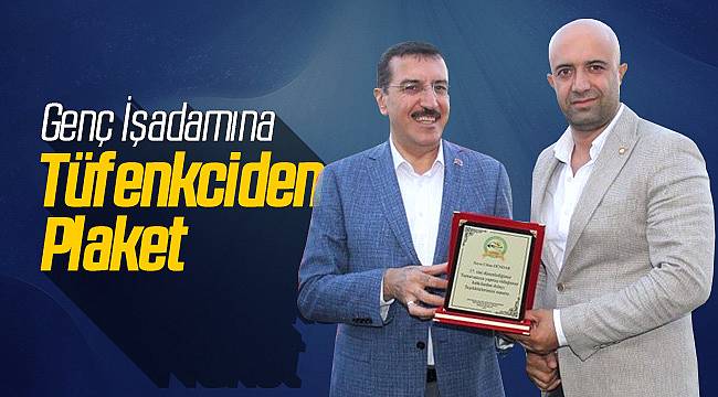 Eski Bakan Tüfenci'den Cihan Dündar'a Plaket