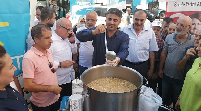 İYİ Parti Yeşilyurt İlçe Başkanlığı'ndan Aşure İkramı