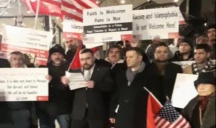 İsveç’in saygısızlığına New York’ta karanfilli protesto