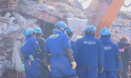 128 saat sonra enkazdaki 3 kişiden ses geldi