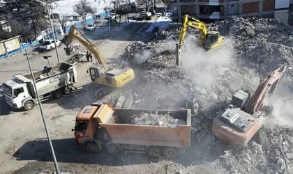 Yıkılan Bir Binada 25 Kamyon Moloz Çıkıyor!