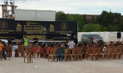 Malatya'da Depremzede Çocuklara Sinema Morali