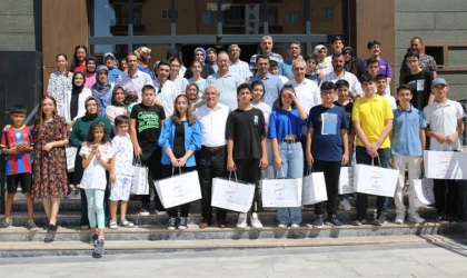 Başkan Güder Malatya'da LGS Sınavında Başarılı Olan Öğrencileri Ağırladı