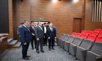 Bakan Bak, Malatya Kayısı Ticaret Merkezi’ni İnceledi