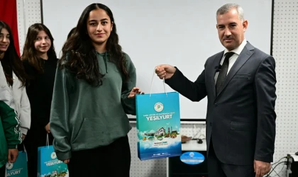 Yeşilyurt Belediyesi'nden Öğrencilere Kitap Desteği