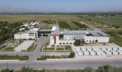 Turgut Özal Üniversitesi'nde Aile Boyu Torpil!