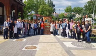 Meşaleci Sami Er Kadınları Kapının Önüne Koydu!