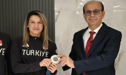 Başkan Geçit, Hatice Akbaş’ı Örnek Gösterdi!