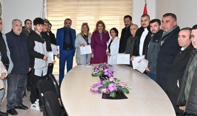 Milletvekili Ölmeztoprak Kursiyerlere Sertifikalarını Takdim Etti