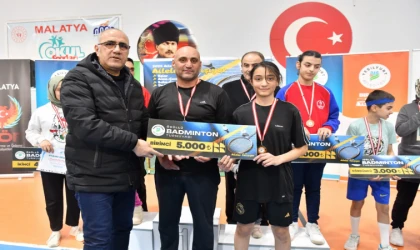 Yeşilyurt’ta Aileler Arası Badminton Turnuvası